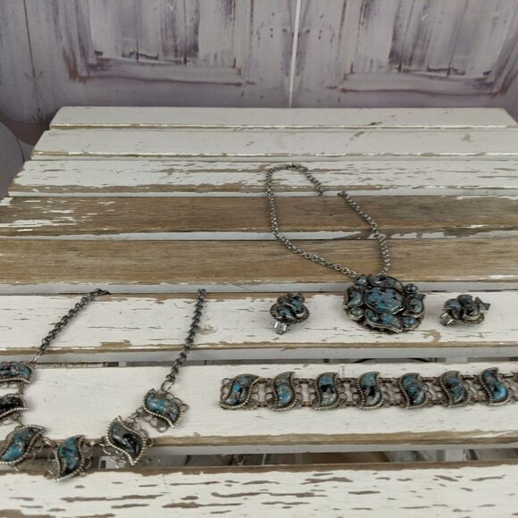 Unknown Jewelry - Necklace bracelet earrings set‎ blue jeweled rhines